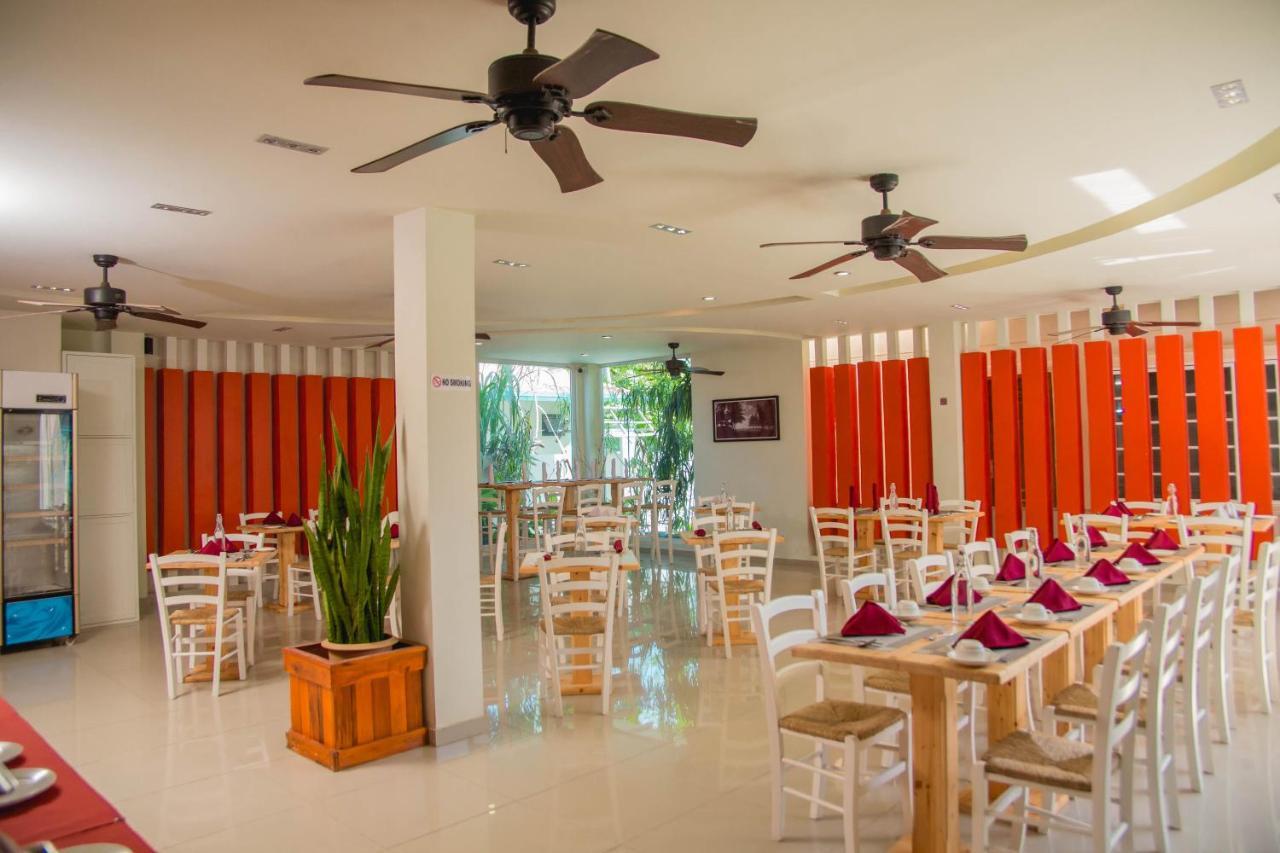 Reveries Maldives Gan  Εξωτερικό φωτογραφία